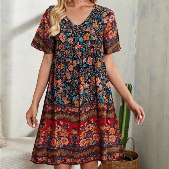 Kara and Kate Dresses & Skirts - Boho floral print V neck mini dress